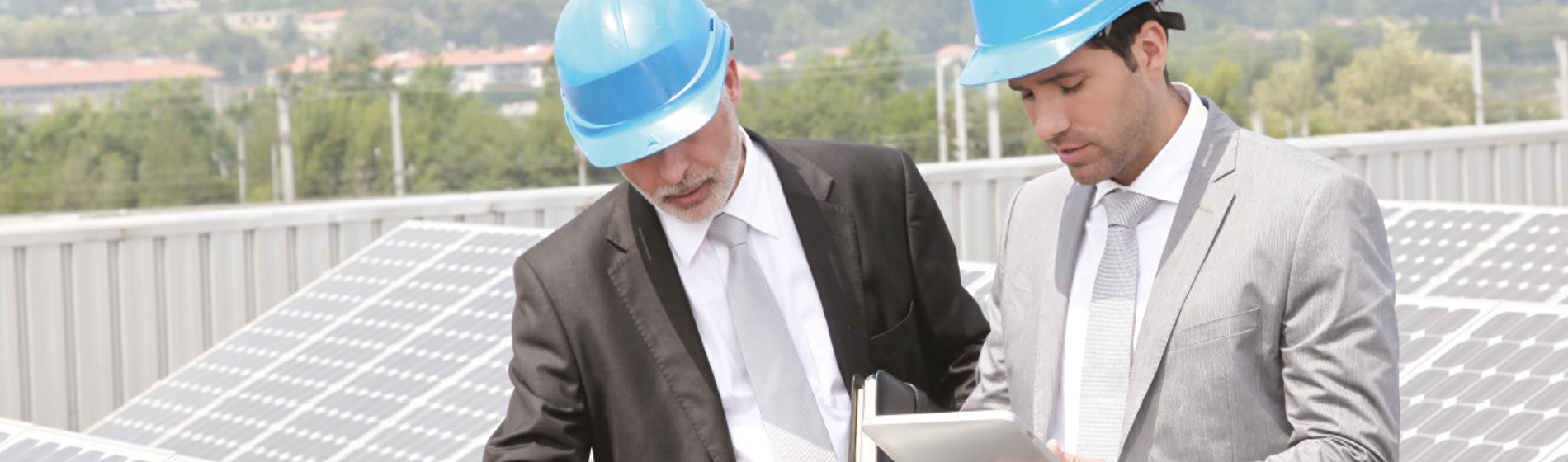 SOLCELLEOVERVÅGNING OG OVERSKUDSSTYRING